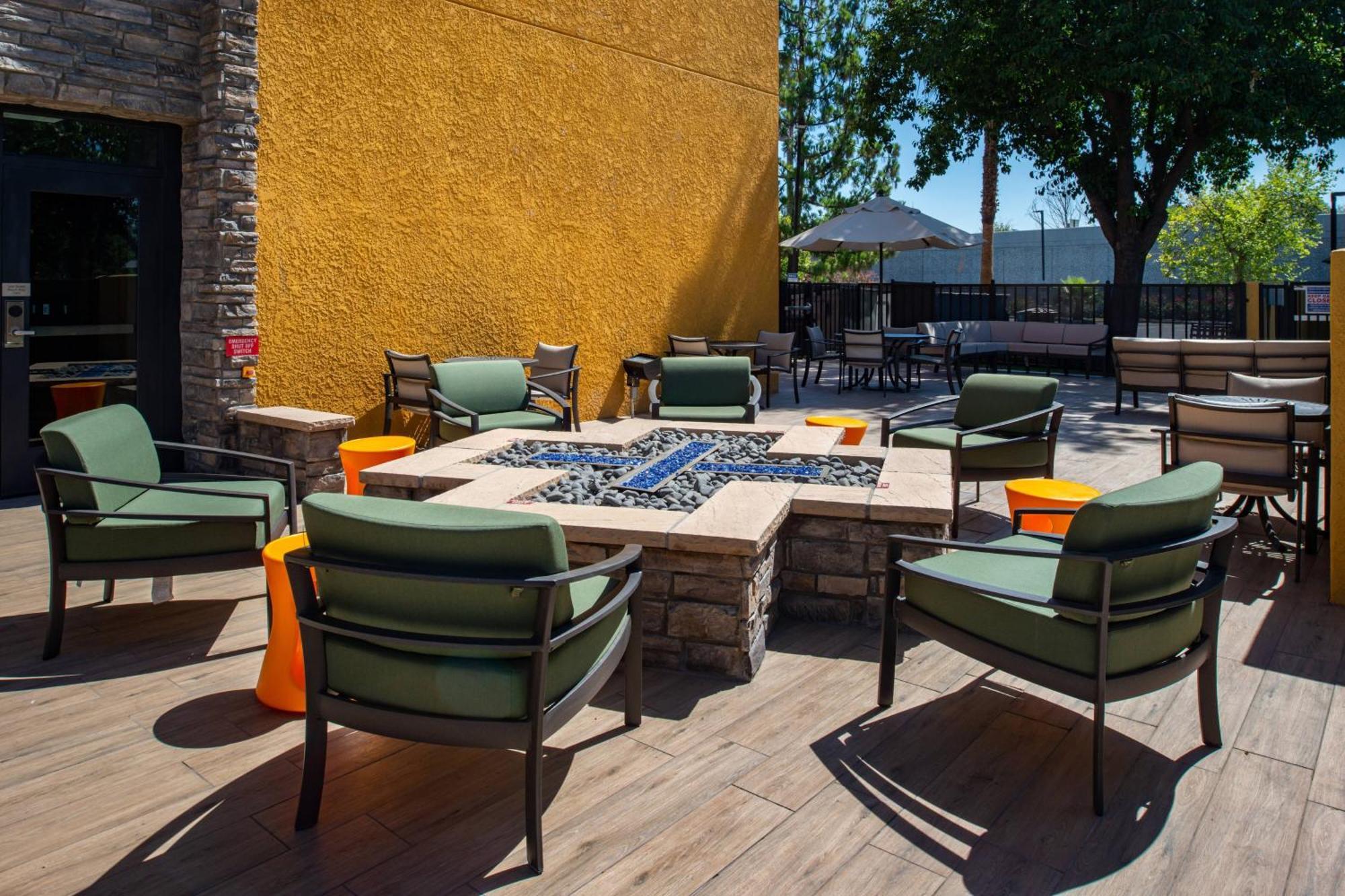 Fairfield Inn And Suites By Marriott Bakersfield Central Exterior foto
